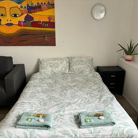 Zaanse Schans & Amsterdam Apartment *