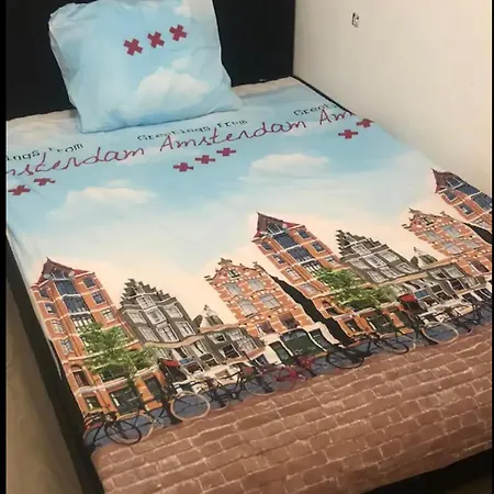 Zaanse Schans & Amsterdam Apartment